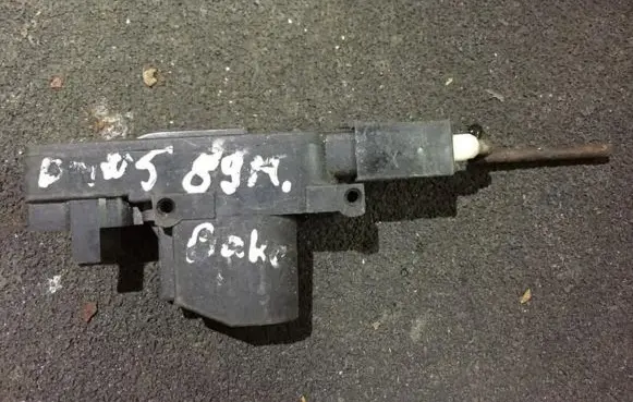 BMW 5 E34 Central locking motor 51261389074