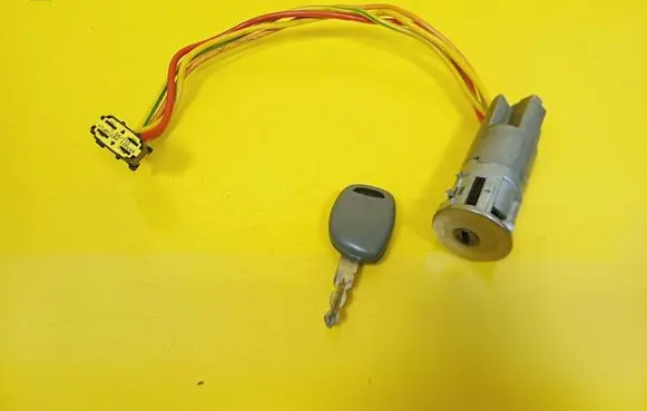 Renault Twingo I Ignition lock 