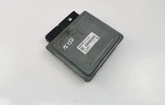Volkswagen Touran II Engine control unit/module 04E907425B