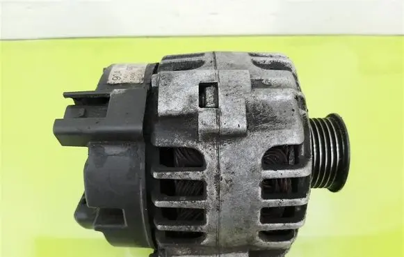 Skoda Fabia Mk1 (6Y) Generator/alternator 03D903025J