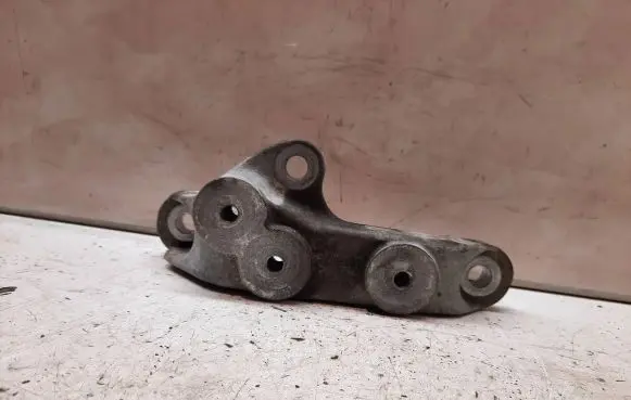 Opel Insignia A Gearbox mounting bracket 13228255