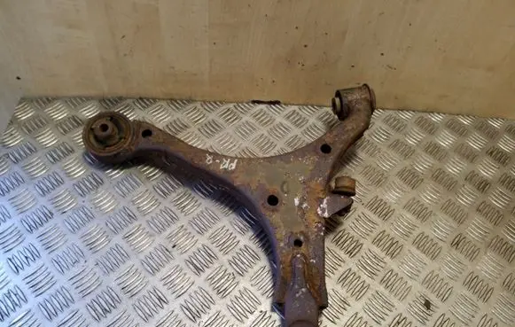 Honda CR-V Front lower control arm/wishbone