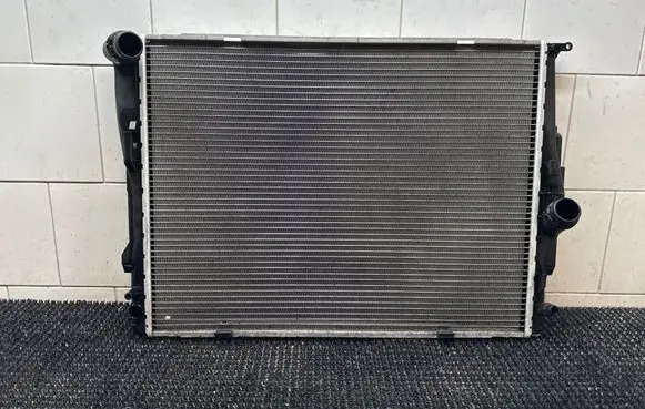 BMW 1 E81 E87 Coolant radiator 752184809 5937213134017 9458356