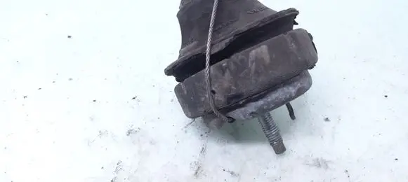 Volvo V70 Engine mount bracket 8683936