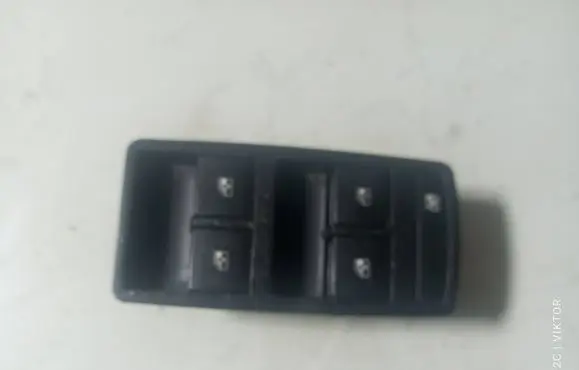Opel Astra J Electric window control switch 13305011