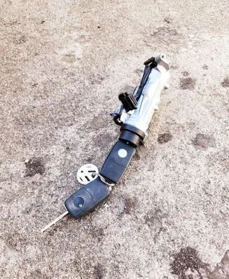 Volkswagen Touran I Ignition lock 1K0905851B 1007815301