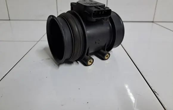 Volvo S60 Mass air flow meter 30713512
