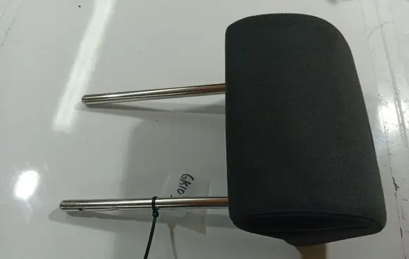 Volkswagen Golf Plus Front seat headrest 