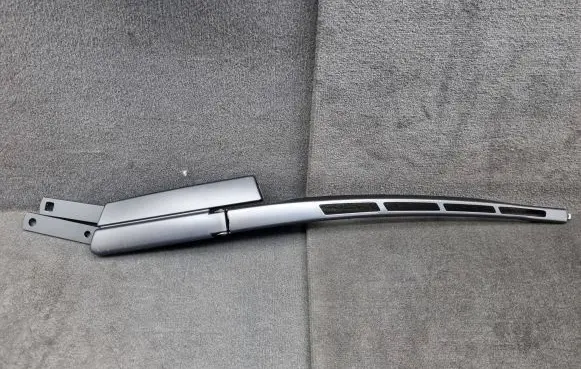 Front wiper blade arm