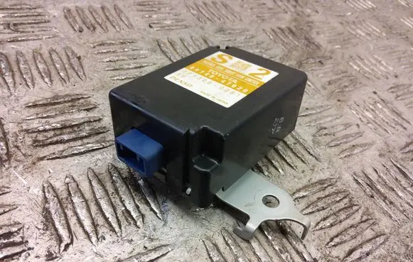Toyota Prius (XW30) Door control unit/module 89740-47020