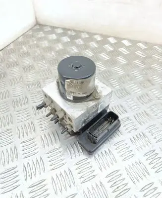 Opel Insignia A ABS Pump 13328651