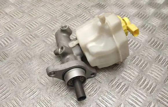 Brake fluid reservoir