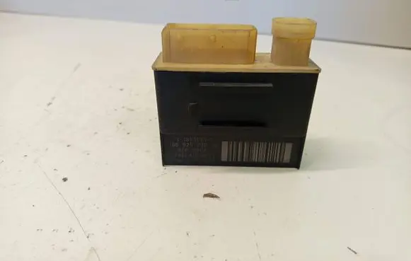 Peugeot 5008 Glow plug pre-heat relay 9662570880