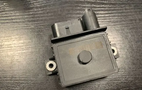 BMW 1 E82 E88 Glow plug pre-heat relay 8591723