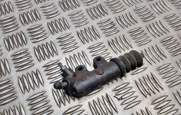 Clutch slave cylinder
