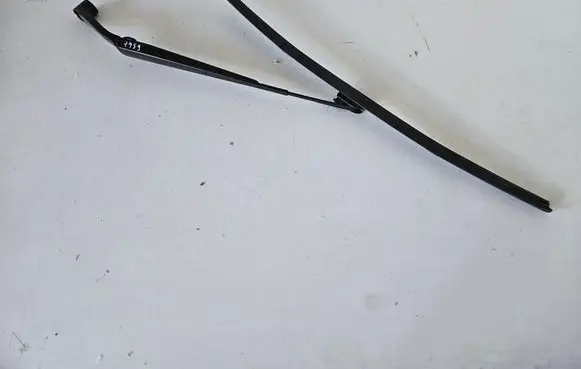 Nissan Leaf II (ZE1) Front wiper blade arm J816B3