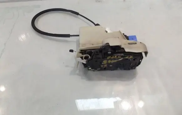 Volkswagen Cross Polo Front door lock