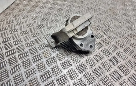 Ford C-MAX II Engine mount bracket