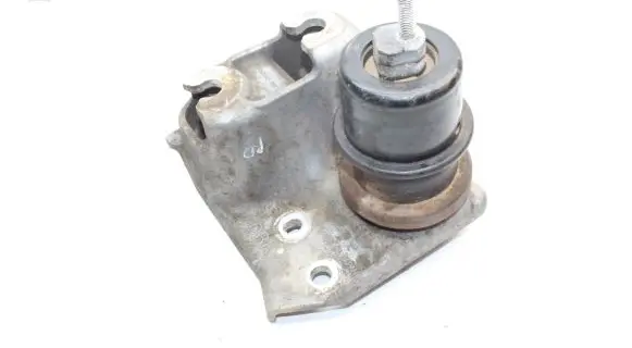 Subaru Outback (BS) Engine mount bracket