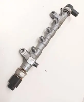 Audi A5 Sportback 8TA Fuel distributor 057130764AB 0281006375