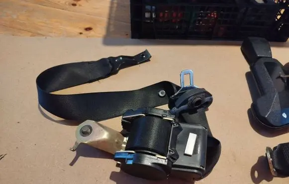 BMW 3 E36 Front seatbelt 1977810 30836200 0420024