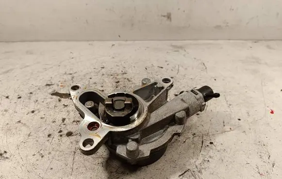 Nissan X-Trail T32 Vacuum pump 146503760R