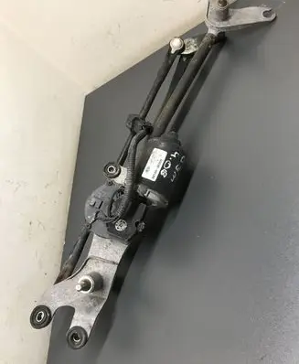 KIA Sorento Front wiper linkage and motor