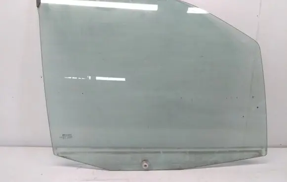 Peugeot 806 Front door window glass four-door