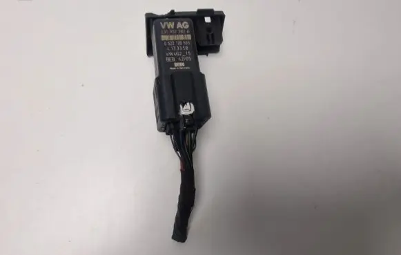 Volkswagen Golf V Glow plug pre-heat relay 03G907282A