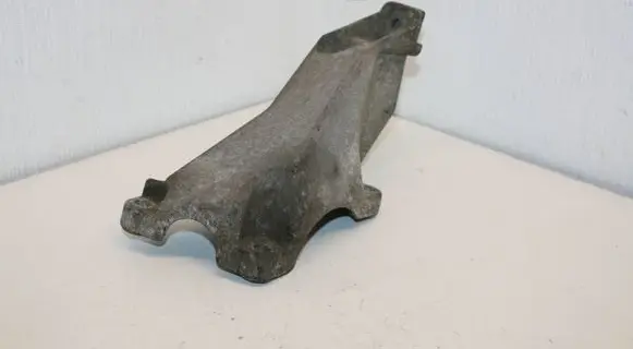 Audi A4 S4 B7 8E 8H Engine mounting bracket 8E0199307A