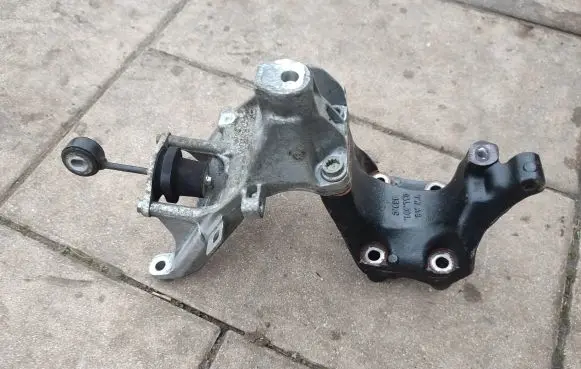 Audi A4 S4 B9 Engine mounting bracket 4M0199308AD
