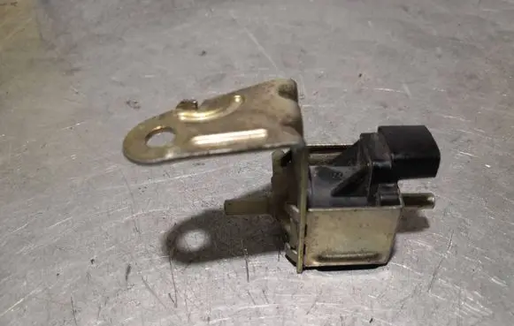 Audi 100 200 5000 C3 Vacuum valve 
