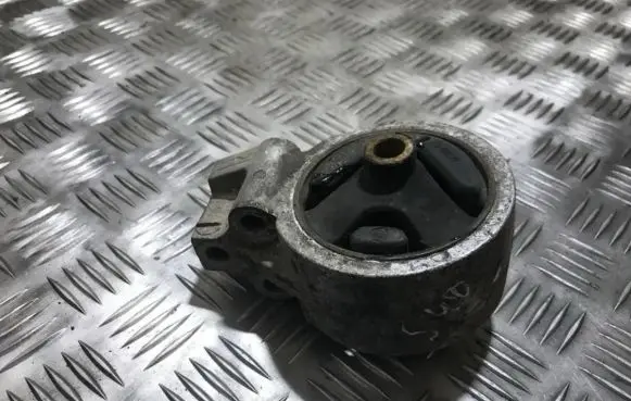 Engine mount bracket