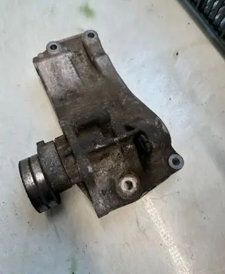 Volkswagen PASSAT B5 Generator/alternator bracket 038145169H