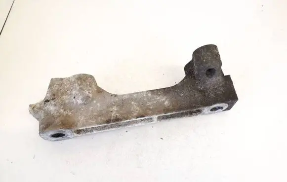 Toyota Auris 150 Engine mounting bracket