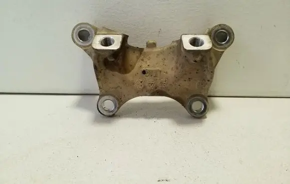 Honda CR-V Engine mounting bracket
