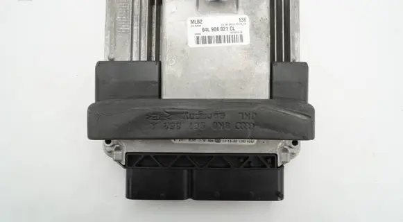 Audi A4 S4 B8 8K Engine control unit/module 04L906021CL 0281030370 8K0907352A