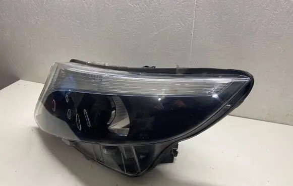 Mercedes-Benz V Class W447 Headlight/headlamp A4479067700 00068300 1EL01128417