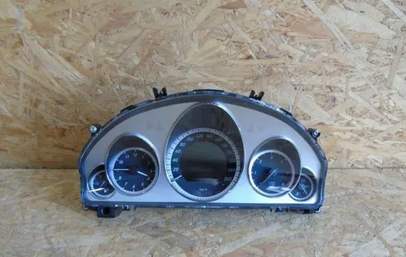 Mercedes-Benz E W212 Speedometer (instrument cluster)