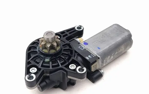 Ford Kuga III Seat adjustment motor 0390203044