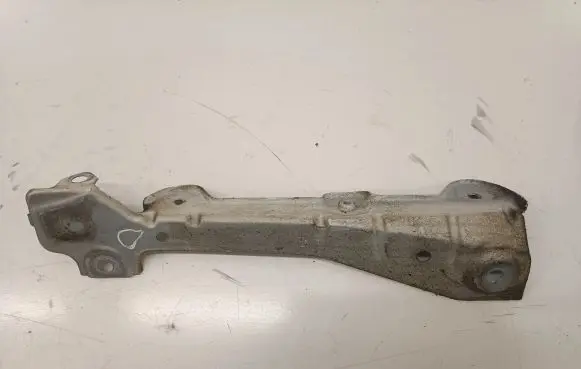 Mercedes-Benz ML W164 Fender mounting bracket