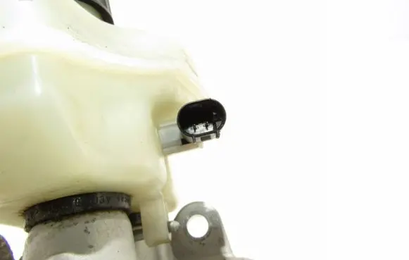 Mercedes-Benz CLS C219 Master brake cylinder A2114300802
