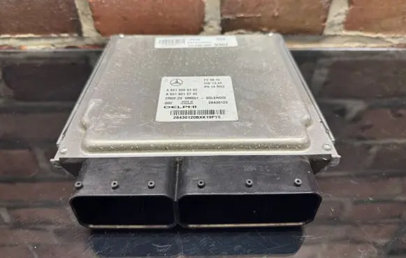 Mercedes-Benz Vito Viano W639 Engine control unit/module A6519009302 28430120 A6519010702