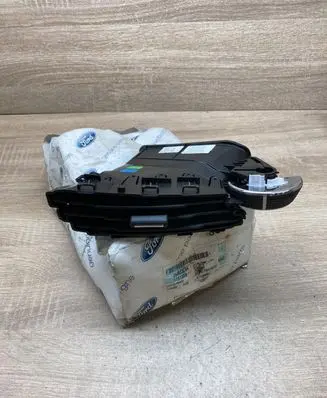 Ford Focus ST Dash center air vent grill BM51A014L20BE 26R03C04