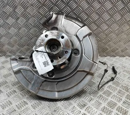 BMW X7 G07 Rear wheel hub 6880474 6876654