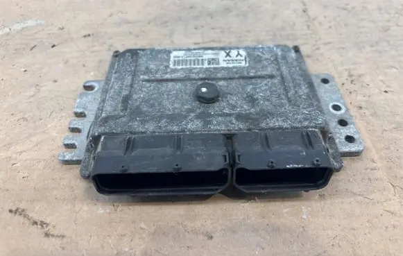 Nissan Qashqai Engine control unit/module MEC32040