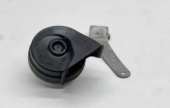 Ford Mustang VI Horn signal A046495 007042 KR3T13802