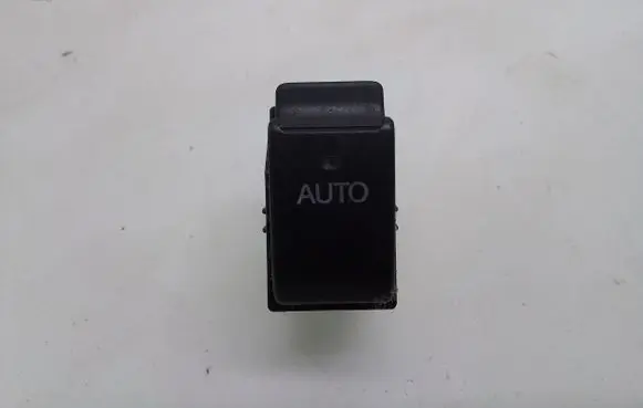 Toyota Avensis T250 Electric window control switch
