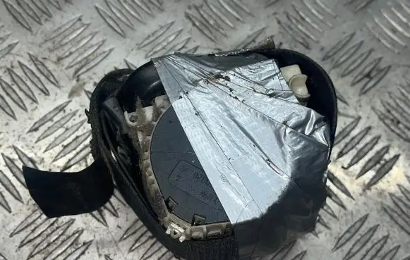 Ford Focus Front seatbelt 3040326