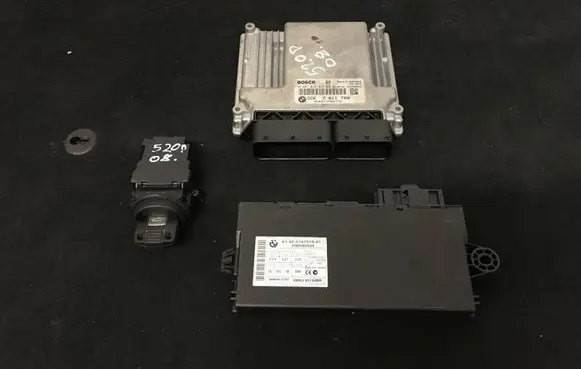 BMW 3 E90 E91 Engine ECU kit and lock set 0281015043